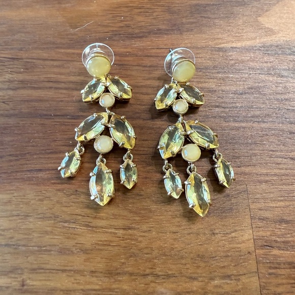 Elegant Vintage Style Gold Drop Butter Yellow Rhinestone In Gold Tone Earrings - Picture 6 of 7